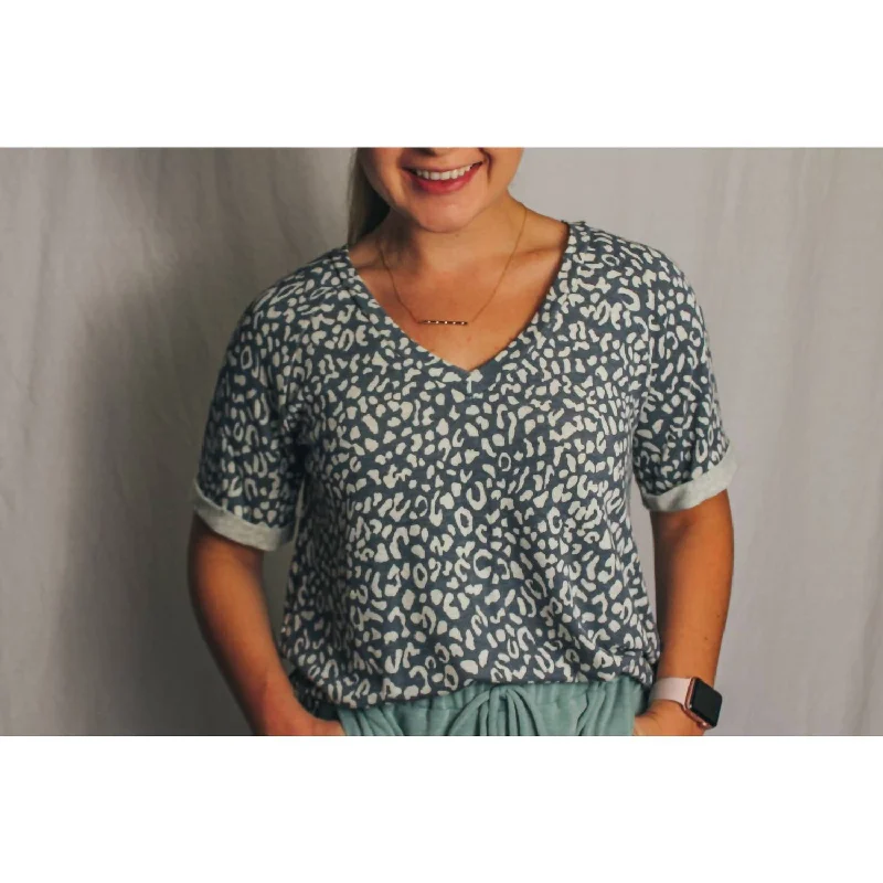 Leopard Print V-Neck Tee In Dark Grey Notch Collar Peter Pan Collar Cowl Neck