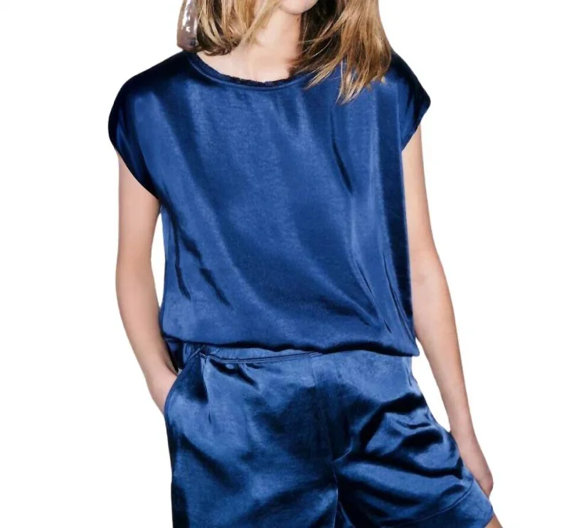 Willow Tee Top In Summer Navy Cozy Warm Stylish