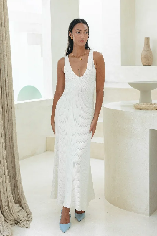 Amelia White V-Neck Knit Maxi Dress Elegant Lace-Up Maxi Dress