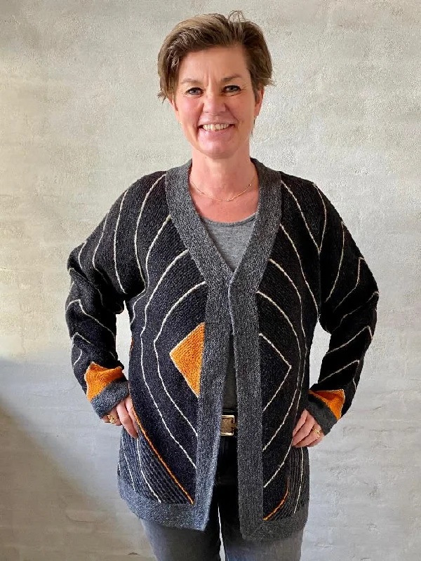 Skyline jacket by Hanne Falkenberg, knitting pattern Zippered Front Buttoned Front Snap Front