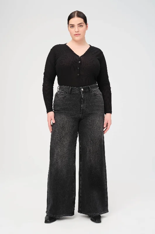 NCE PLUS - RELAXED WIDE LEG JEANS | BLACK BIRD Chic Faded Blue Jeans